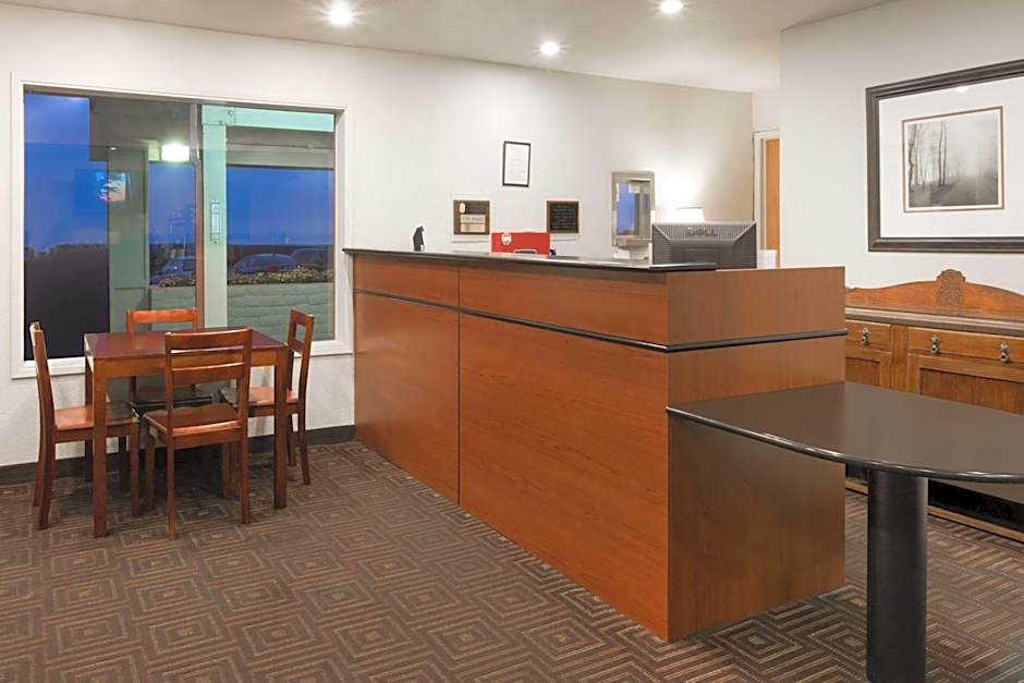 Super 8 by Wyndham Fort Bragg