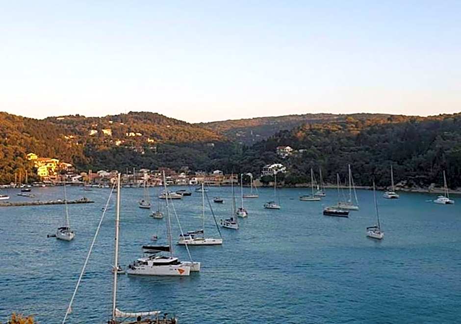 Amfitriti Hotel & Studios