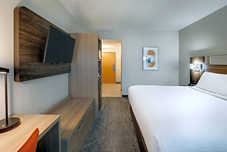 Standard King Room with Mobility Accessible Tub