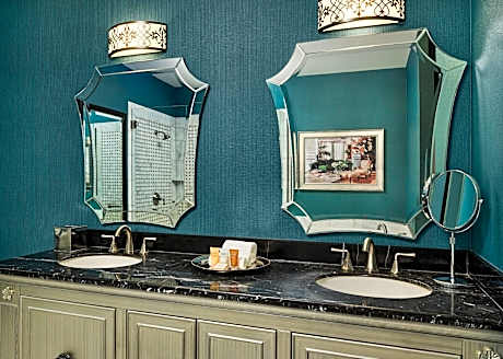 One-Bedroom King Suite - Mobility and Hearing Accessible