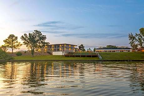 Super 8 by Wyndham Riverside AL