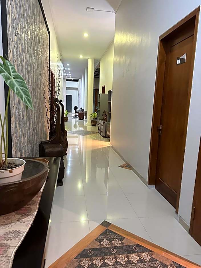 Cendhani Raras Gallery