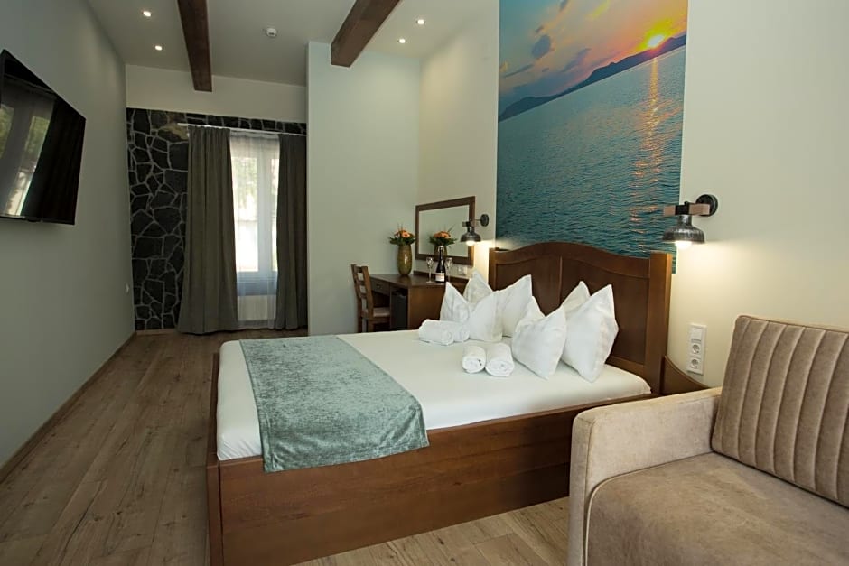 Viktor Bor- és Vendégház****