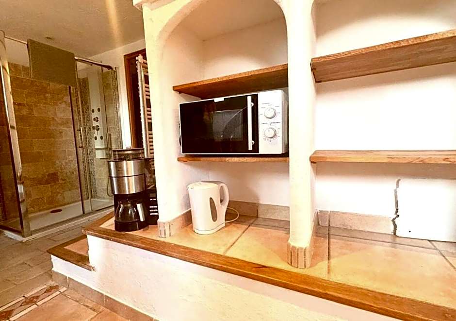 Suite Nymphéalove - Parking - Piscine - Jacuzzi - 50 m2 - CapitalChic Services Peymeinade
