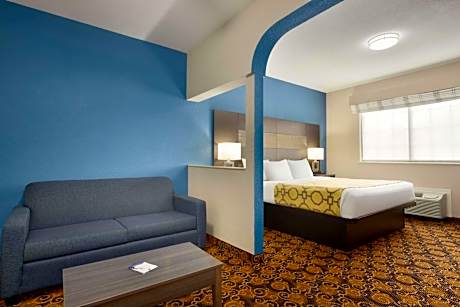 Accessible 1 Queen Bed Non-Smoking