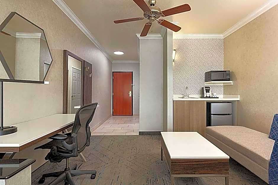 Holiday Inn Express Hotel & Suites Bakersfield Central By IHG