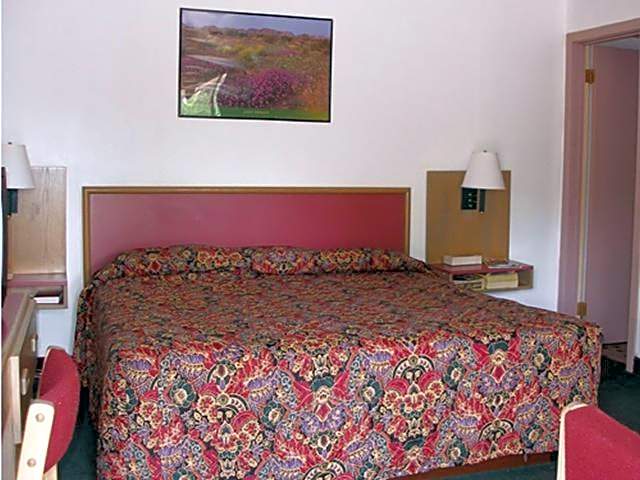 Knights Inn Center Valley