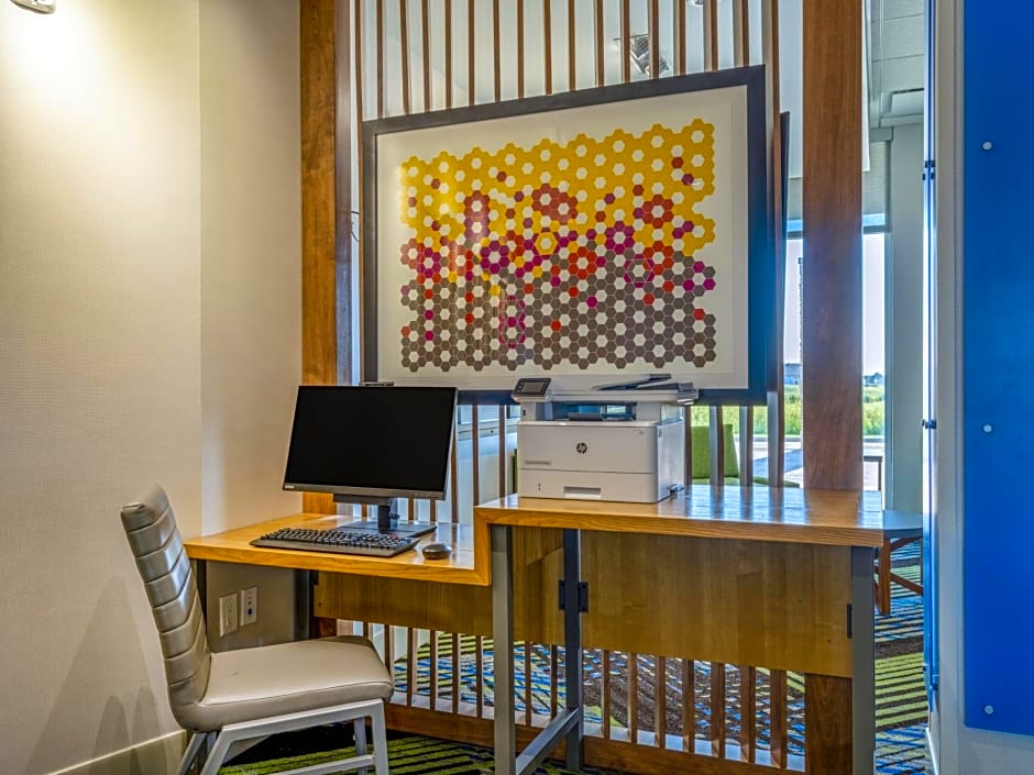 Holiday Inn Express & Suites Watertown By IHG