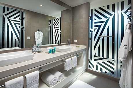 Supreme King Suite with Partial City View and Corner Room