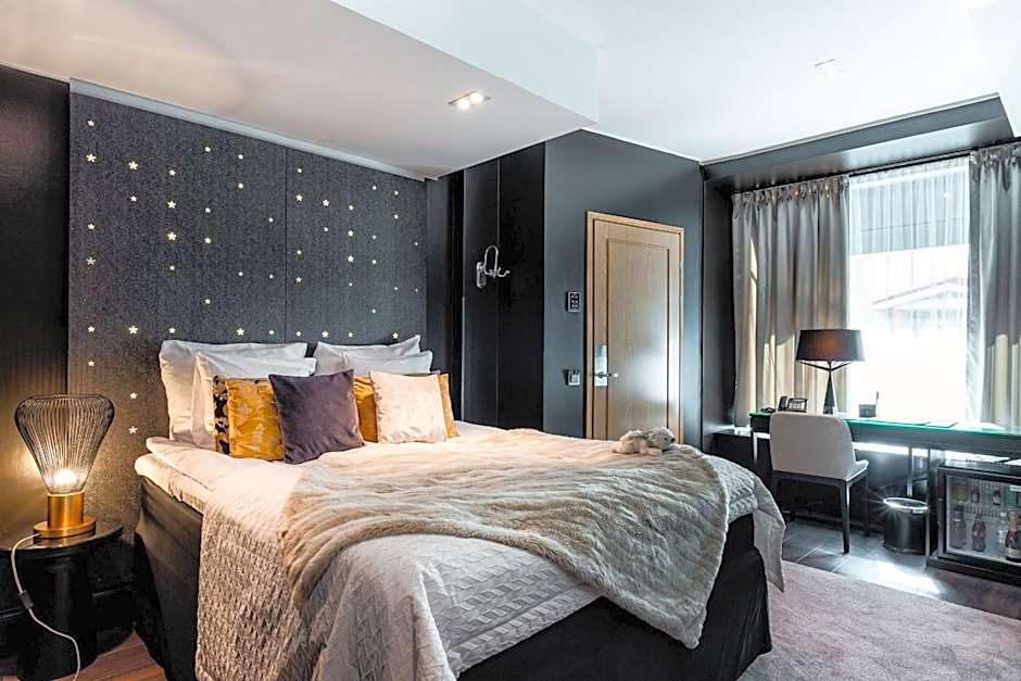 Photo 1 of 5 of Magic Double Room