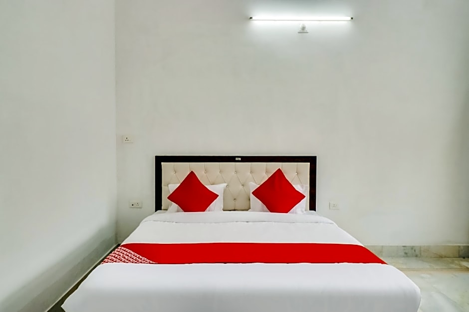 OYO 65521 Hotel Prashansha Palace