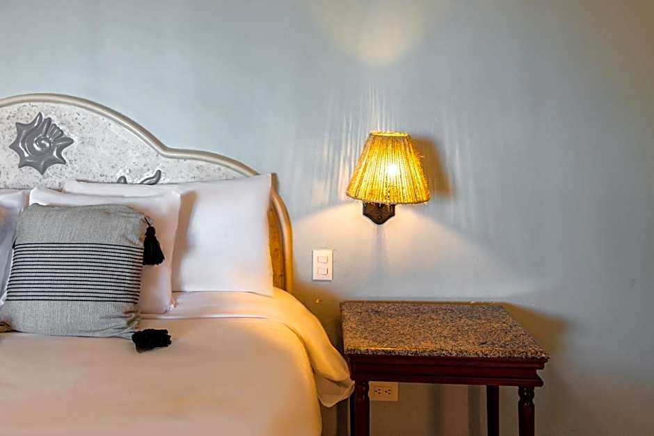 Photo 1 of 5 of King Room with Sea View