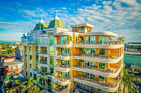 Fields Plaza Suites Condo-Hotel