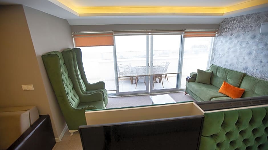 Royal Life Exclusive