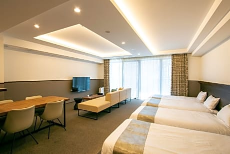 Deluxe Family Suite