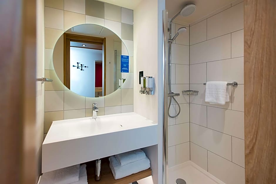 Hampton by Hilton London Park Royal