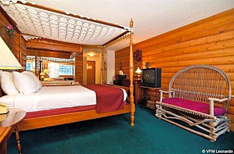 1 King Bed and 1 Queen Bed Studio Suite Non-Smoking