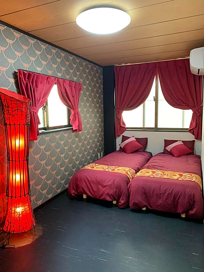 Maximum of 18 people can be rented in one building 3 minutes walk to Tomari Port 10 minutes drive to the airport No parking lot 30 seconds walk from paid parking lot warayunso port city May