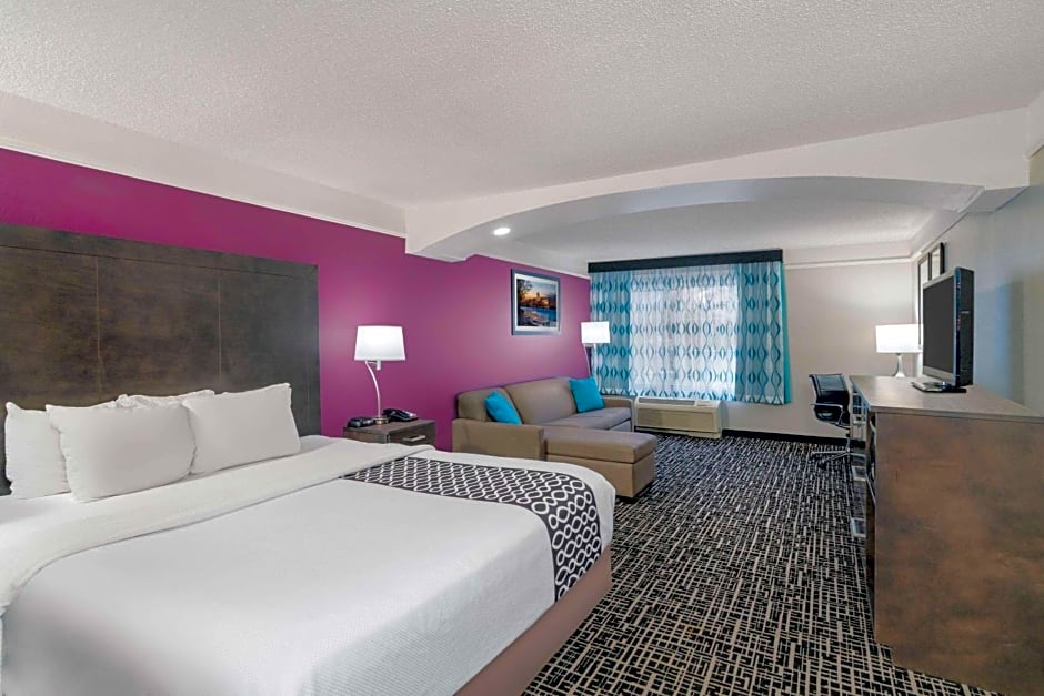 La Quinta Inn & Suites by Wyndham Albany Airport