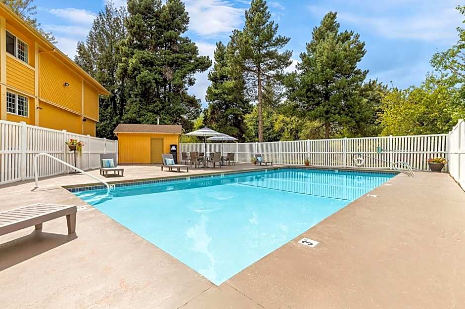 Best Western Plus Parkway Inn