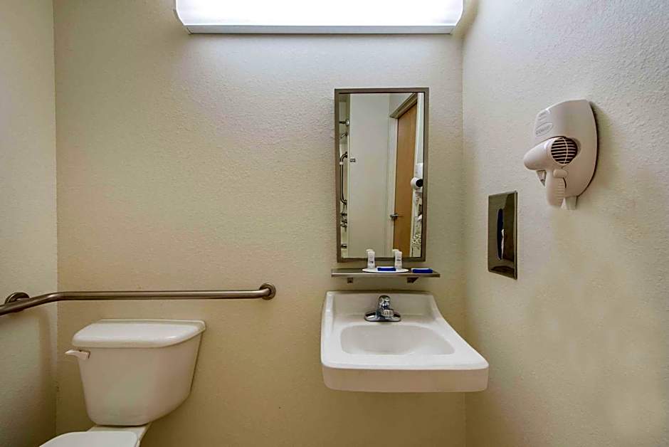 Microtel Inn & Suites By Wyndham Altus