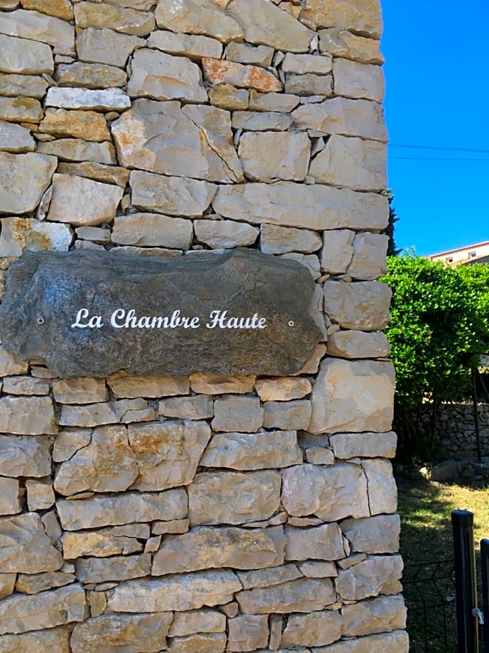 La chambre haute, et son spa extérieur de mai à septembre