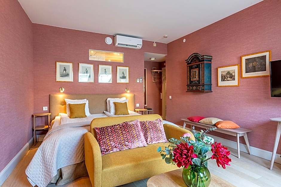 Collector's Lady Hamilton Hotel