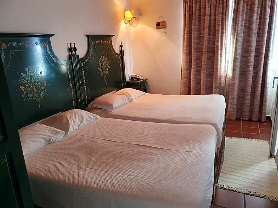 Hotel Mar e Sol VNMF by Umbral