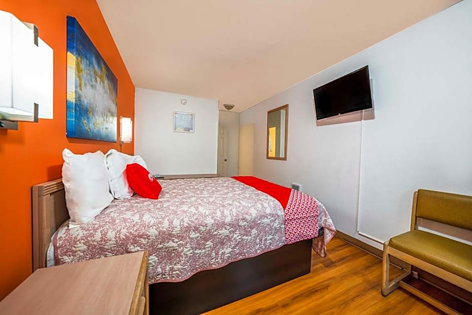 Royal Gateway Motel by OYO