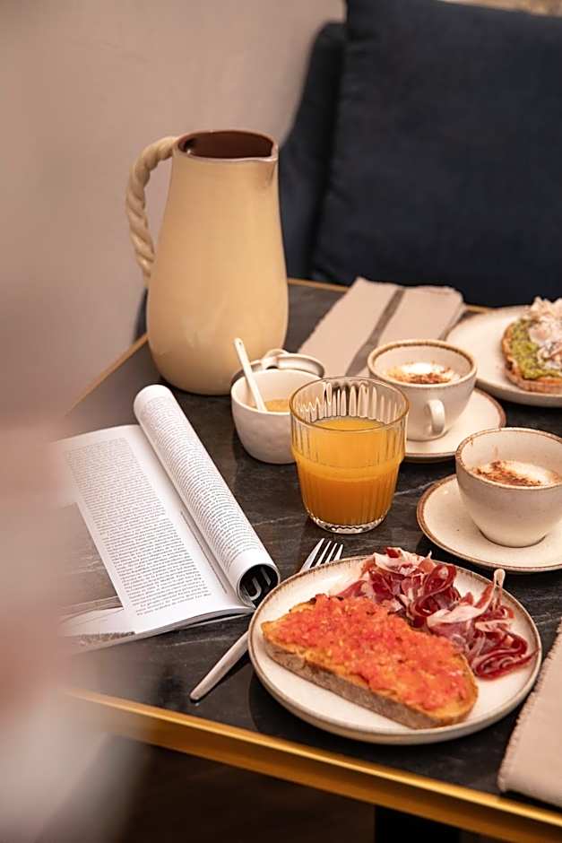 The Honest Hotel & Apartments