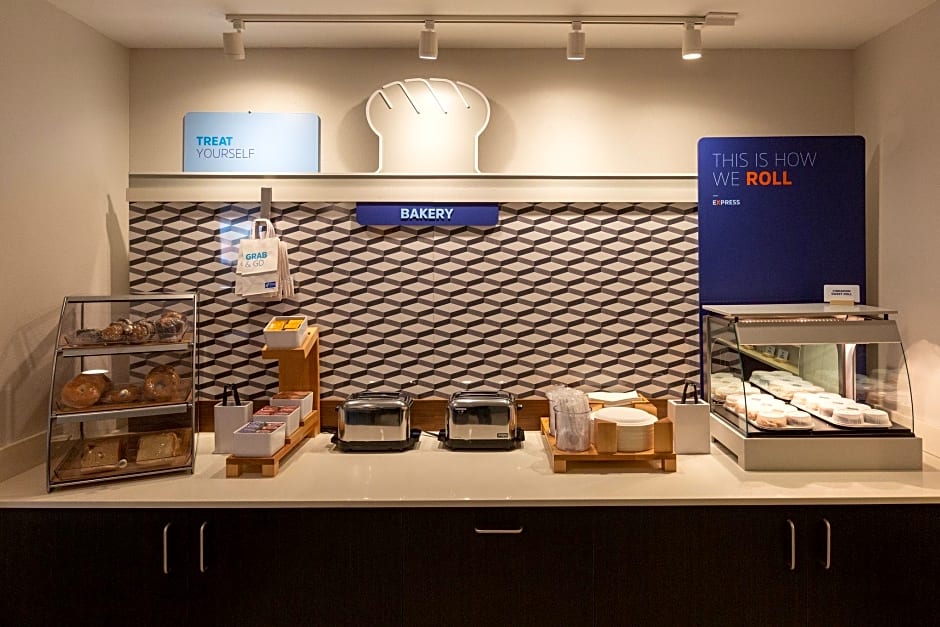 Holiday Inn Express And Suites Kingfisher By IHG