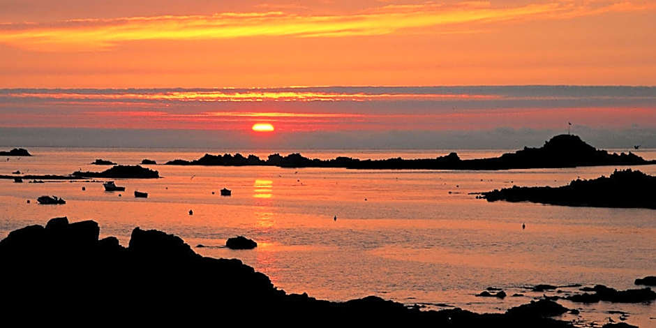 Cobo Bay Hotel