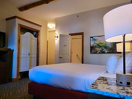 Lodge King Room