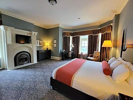 Superior Room with King Bed
