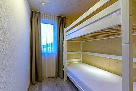 Apartment with Mountain View