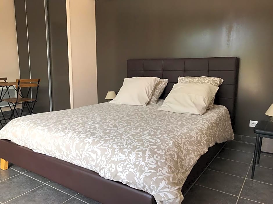 Chambres d'hôtes, B&B climatisées LA BORRELLIENNE