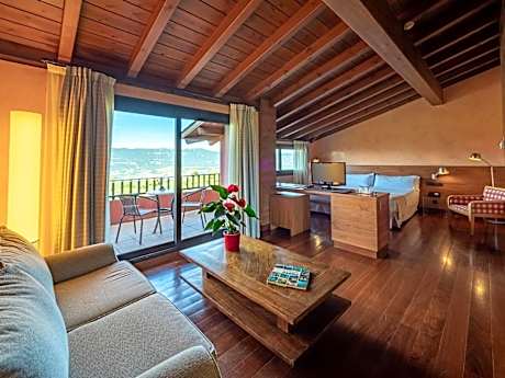 Suite with Mountain View