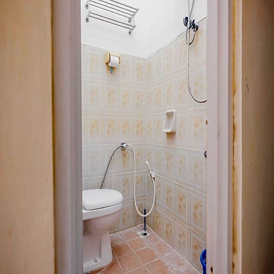 RedDoorz Syariah near Stadion Maulana Yusuf