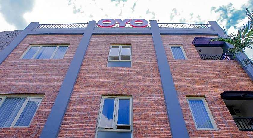 OYO 354 32 Residence