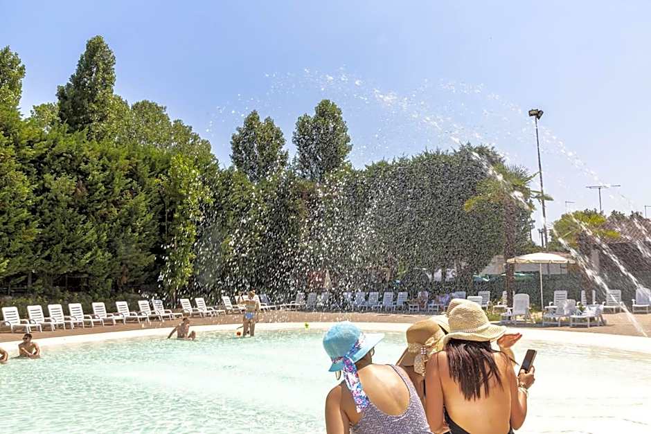 hu Venezia Camping in Town