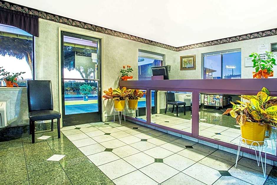 Travelodge by Wyndham Turlock