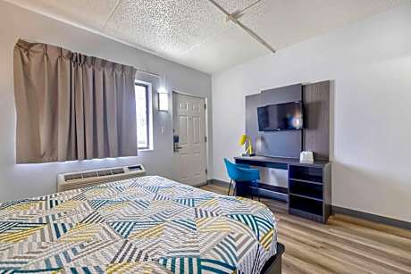 Queen Room - Disability Access - Non-Smoking