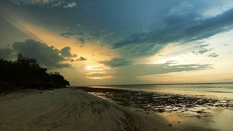 Lutwala Bungalows and Private Villa