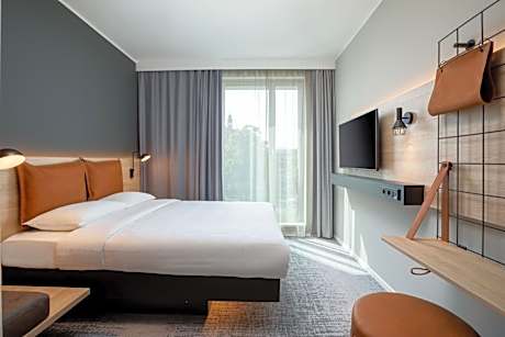 Moxy Queen Room