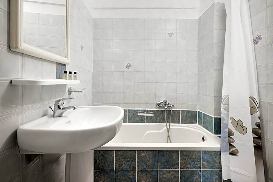 Acropolis Apartments