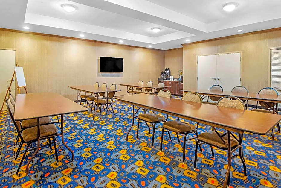 La Quinta Inn & Suites by Wyndham Glen Rose