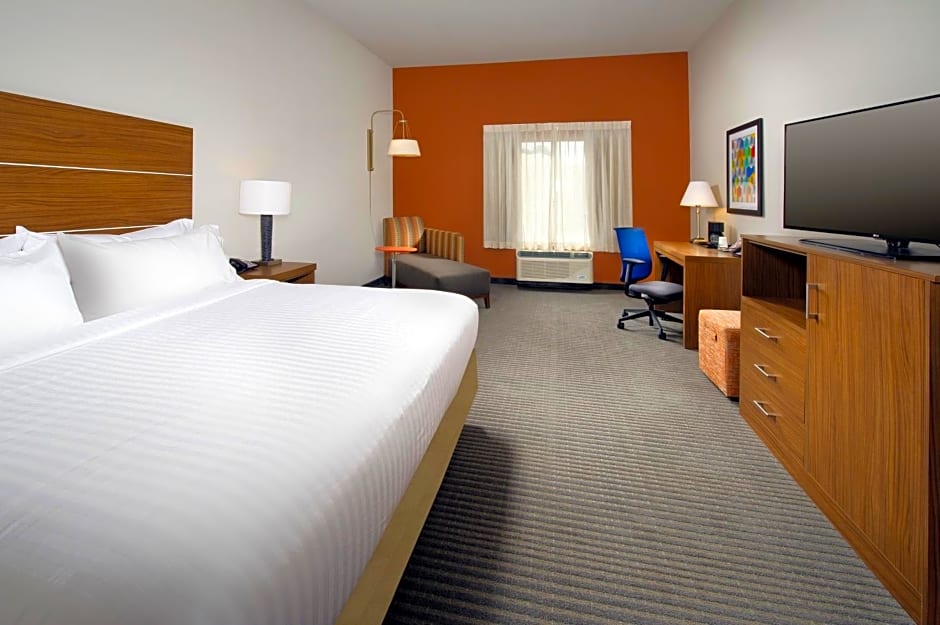 Holiday Inn Express & Suites Bay City