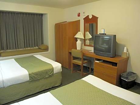 Deluxe Queen Room with Two Queen Beds - Disability Access - Non-Smoking