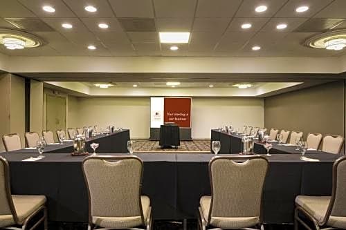 DoubleTree by Hilton Hotel Raleigh - Brownstone - University