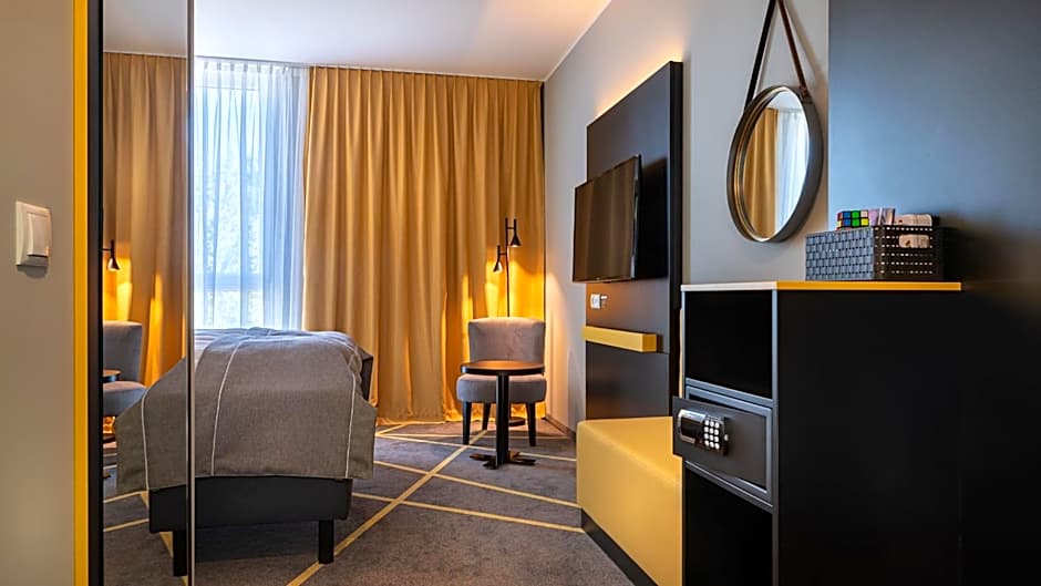 Holiday Inn - The Niu Fury Aschheim Messe By IHG